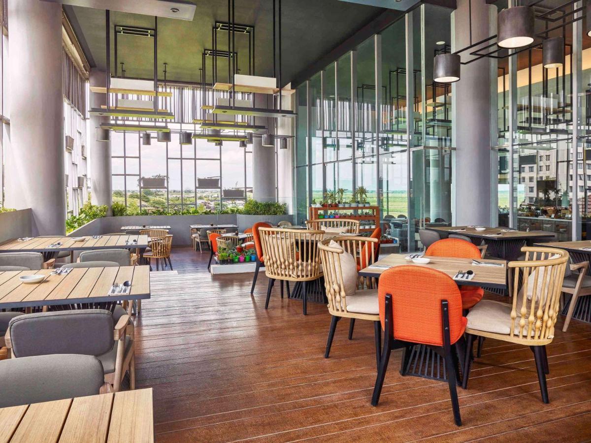 Novotel Karawang Exterior foto