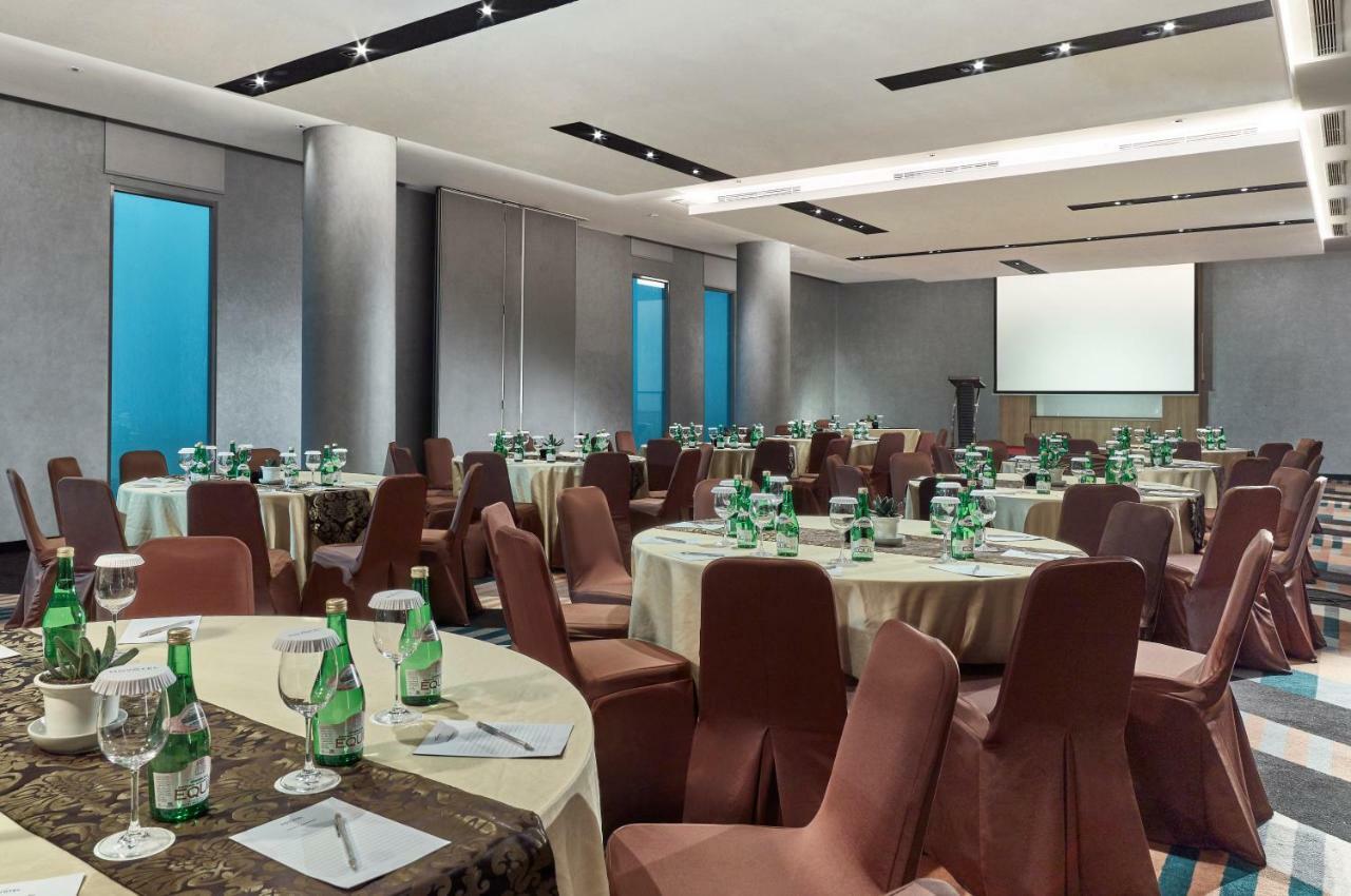 Novotel Karawang Exterior foto